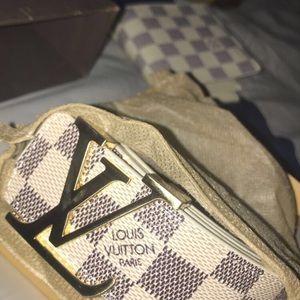 Meet your Posher, Momin